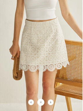 NWT Commense Lace Floral Circle Hem Skirt Sz S